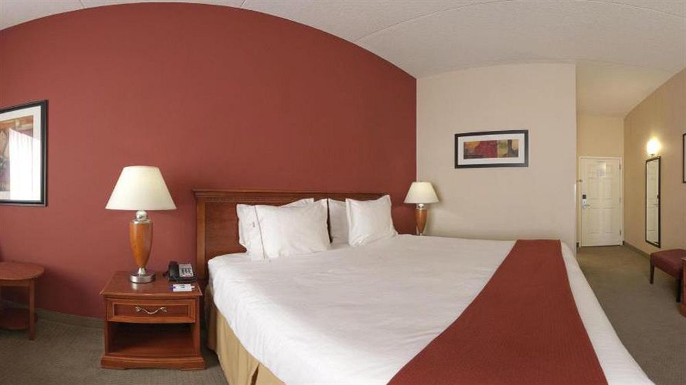 Holiday Inn Express Hotel & Suites Manchester Conference Center By Ihg Экстерьер фото